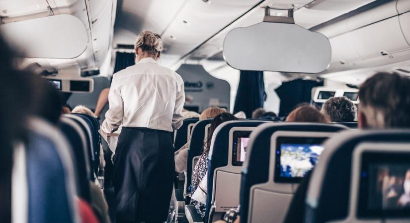 Elaludt és meghalt egy 44 éves nő a repülőn