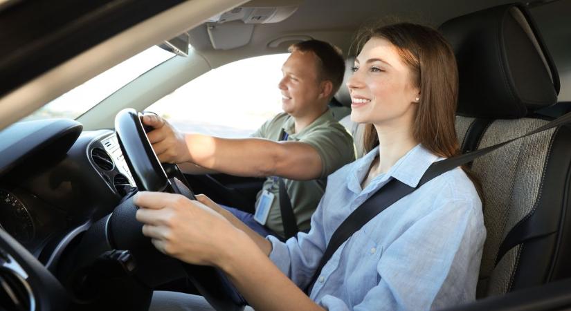 Csak pislogunk: ennyibe kerül 2026-ban a vezetői engedély megszerzése