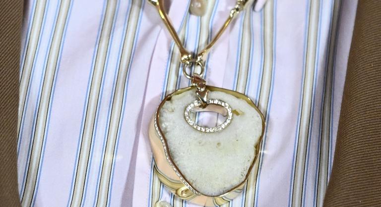 Elton John a saját testrészéből készíttetett ékszert