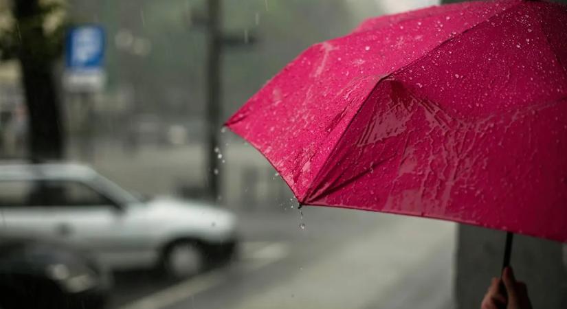 Jobb lesz magunknál tartani egy esernyőt: rengeteg esőt jósol az időjárás