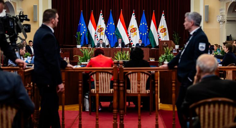 Itt a javaslat, ami óriási vitát robbanthat ki a Fidesz és a Tisza Párt képviselői között