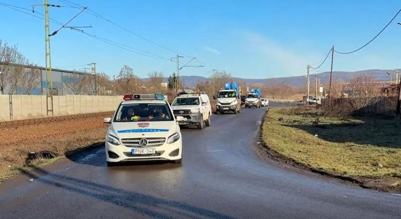 Videón a hatalmas ellenőrzés Gyöngyösön: több ingatlannál intézkedtek az illegális áramvételezés miatt