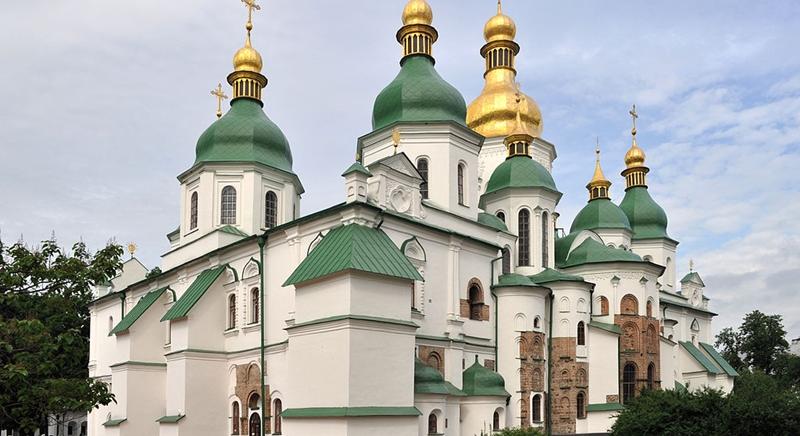 Moszkva támadást indított az Unesco-világörökség egyik kolostora ellen, repedések jelentek meg a Pecserszka Lavra falain