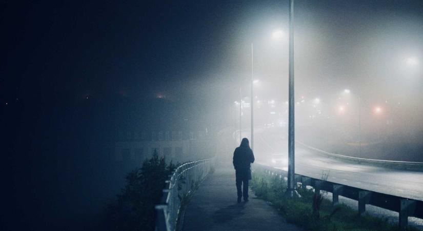 Ködre és csúszós utakra figyelmeztetnek több erdélyi megyében