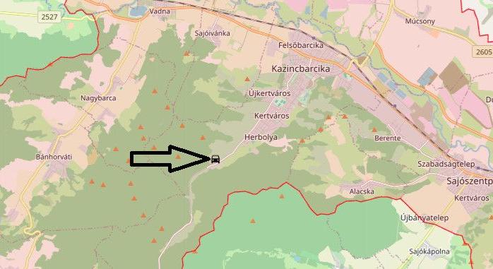 Oszlopnak ütközött egy busz Kazincbarcikánál