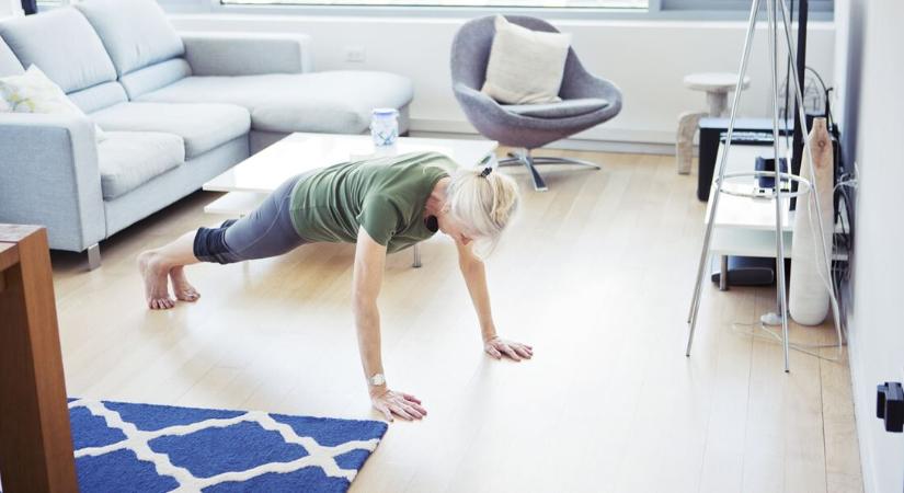 Edzés 50 felett: ez a gyakorlat szinte kötelező – Ingyen van, mégis sok izmot megmozgat