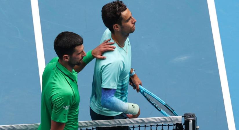 Dráma az Australian Openen: kétszettes előnyben adta fel a negyeddöntőt Djokovic ellenfele