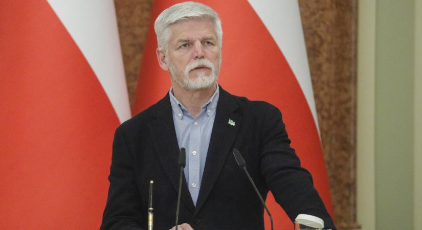 Zsarolással vádolja a cseh külügyminisztert Petr Pavel államfő