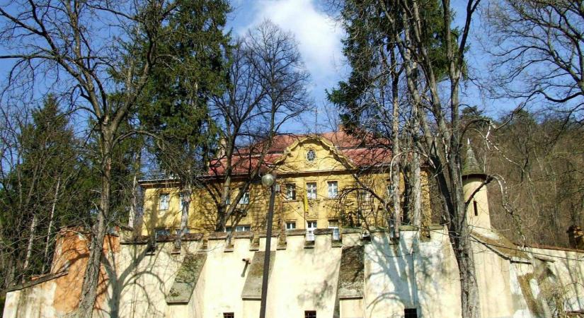 Lerobbant üdülőnek tartja a MÁV a rapid árverésre bocsátott dubicsányi Vay-kastélyt