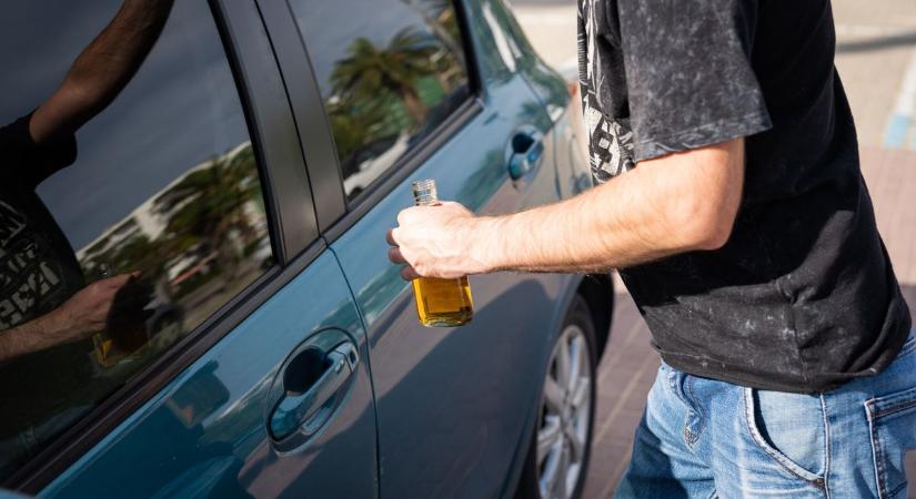 Vasban történt: ház udvaráról lopott el egy autót, majd részegen a haverjaival furikázott vele