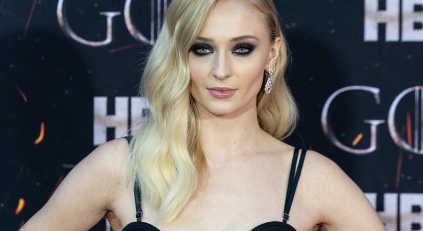 „A főcímzenét sem bírom” – Sophie Turner hátat fordított a Trónok harcának
