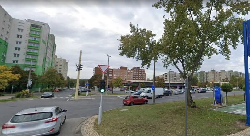 „Lehet, hogy valami földönkívüli tojás” – Elszabadult egy furcsa tárgy a parkolóban, megviccelte a nagymamát