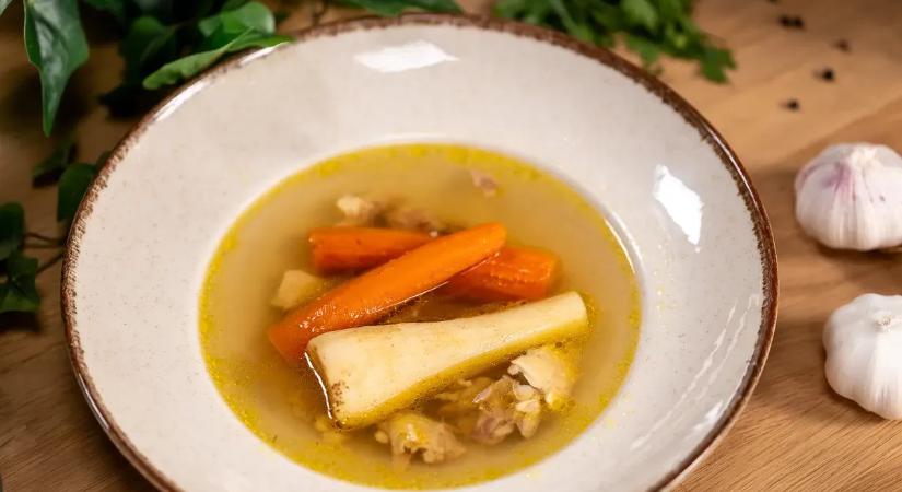 Soha nem találnád ki, mi került régen a húslevesbe – pedig zseniális trükk!