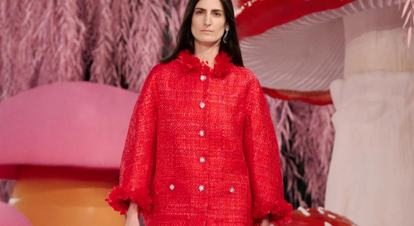 Matthieu Blazy Chanel couture-debütálása igazi divatmeseként jelent meg a színpadon