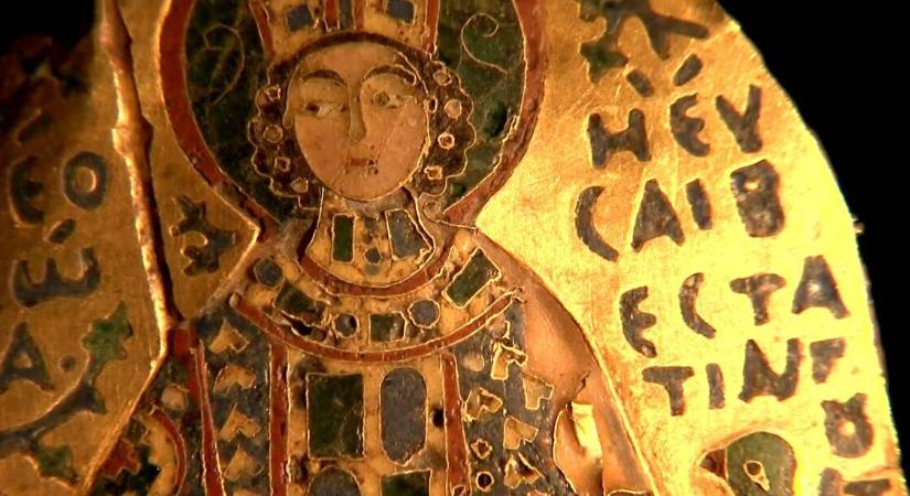 Szántás közben fordult ki a földből egy ismeretlen magyar királyi korona, páratlan kincslelet került elő