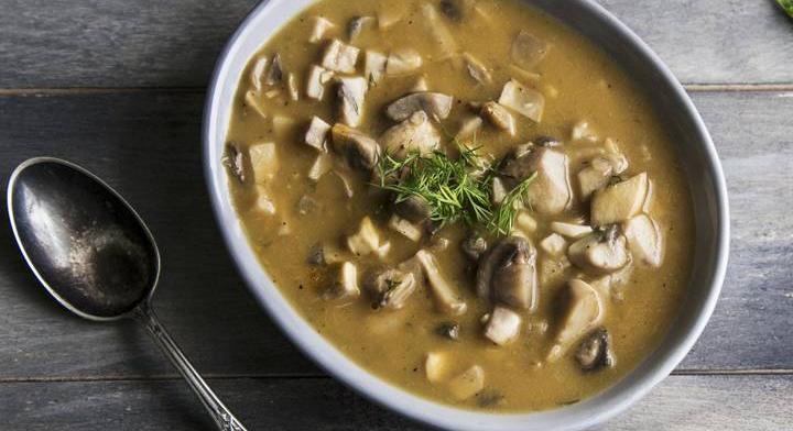 Kakukkfüves gombaszósz karamellizált hagymával: hús vagy tészta mellé