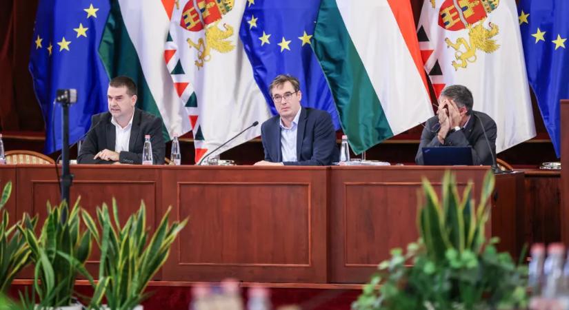 „Háborúval riogatnak, ahelyett, hogy a munkájukat végeznék” – a napirenden is összekaptak a fővárosi képviselők