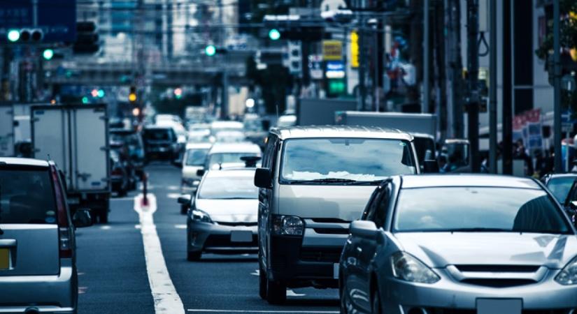 KRESZ-teszt: mi az áthaladás sorrendje az ábrán? Az emberek 85 százaléka sosem találja el a helyes választ - neked menni fog?