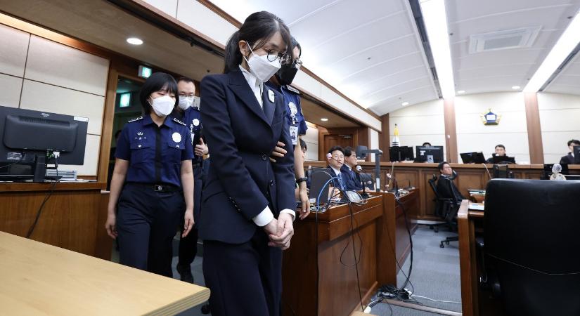 Börtönre ítélték a volt first ladyt Dél-Koreában