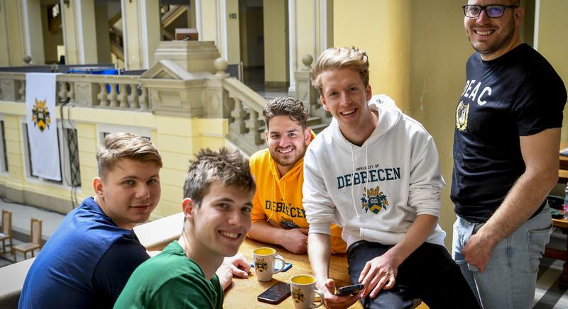 Csaknem négyszázan nyertek felvételt a Debreceni Egyetem keresztféléves képzéseire