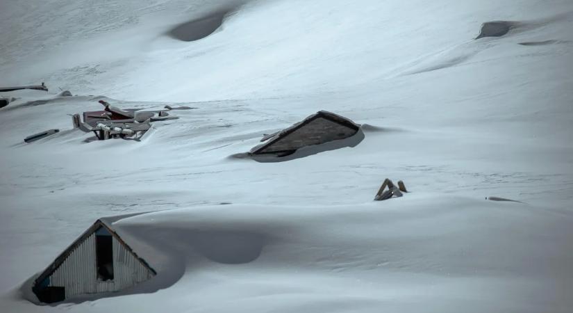 Videón a katasztrófa: lavina pusztított a kedvelt üdülőhelyen