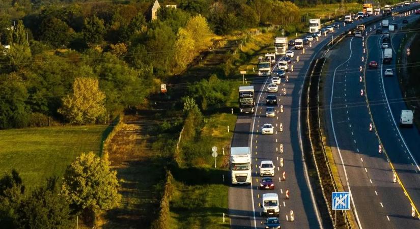 Már drónokkal is figyelik az M1-es autópálya közlekedési rendjét