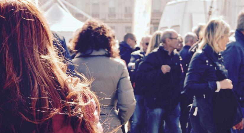 Felmérés: mit várnak a romániaiak 2026-tól? (SZAVAZZ!)