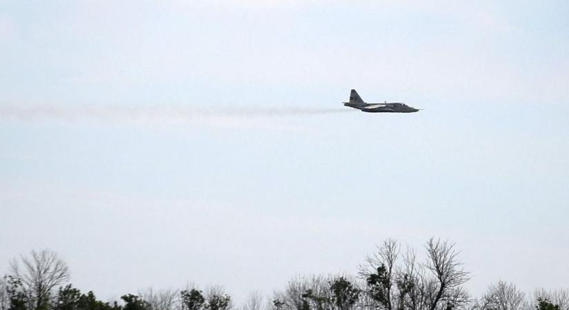 Ádáz légicsata Ukrajna felett: végzetes találatot vitt be az orosz vadászgép (VIDEÓ)