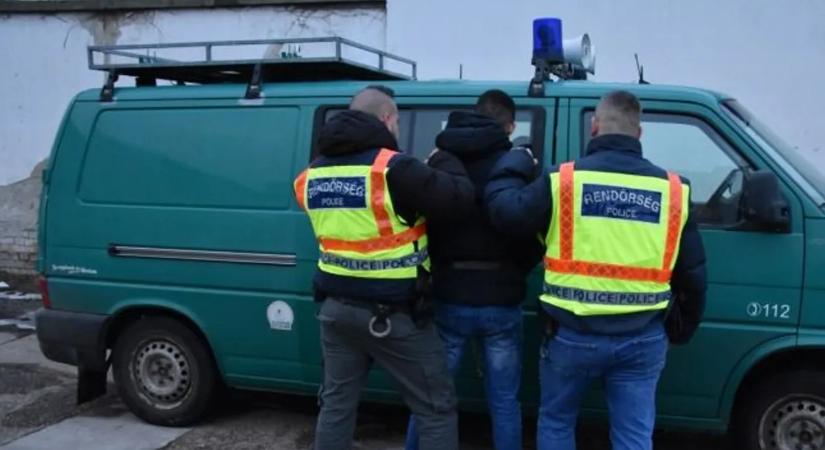 Hajnalban lecsapott a DELTA Szentesen, drogdíler kezén kattant a bilincs - Videó