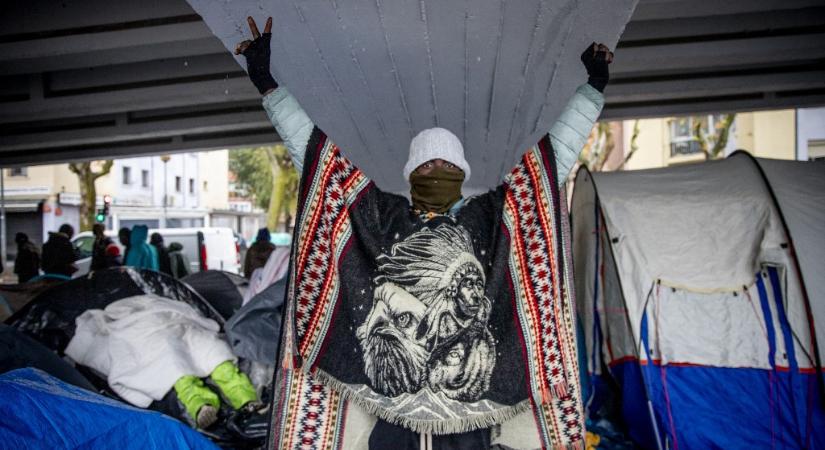 Spanyolország 500 ezer illegális bevándorlónak adna tartózkodási engedélyt