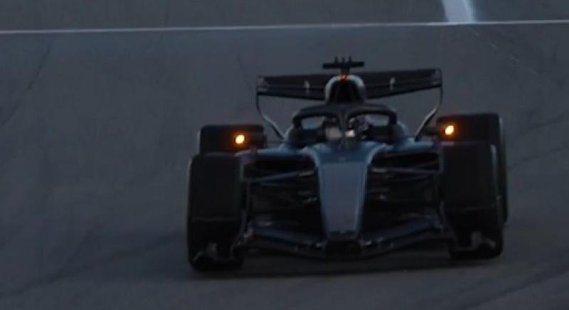 Miért jelentek meg kis lámpák az F1-es visszapillantó tükröknél?