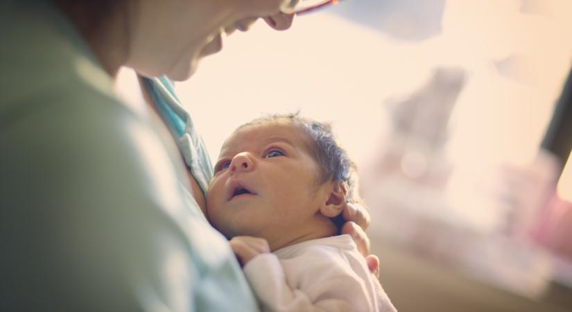 Nagy változás jön a császármetszéseknél: már az anya is kérheti – Egy évtized után módosulnak a szabályok