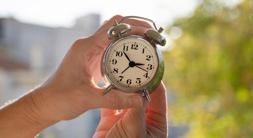 Változott a tavaszi óraátállítás időpontja: ekkor állunk át a nyári időszámításra