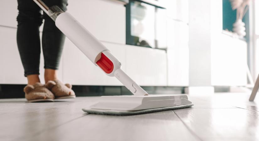 Régi trükk: miért lehet jó sót tenni a felmosóvízbe?