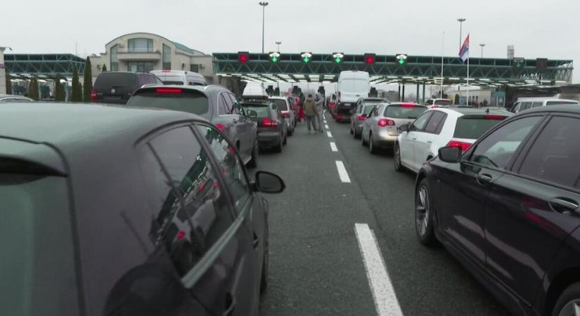 A teherforgalom blokádja nem befolyásolja az autóval utazó polgárok határátlépését