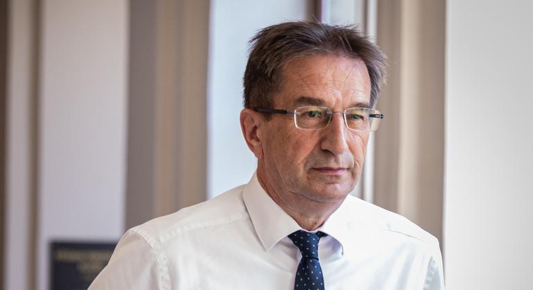 Sérelemdíjat fizethet a Magyar Helsinki Bizottságnak Völner Pál