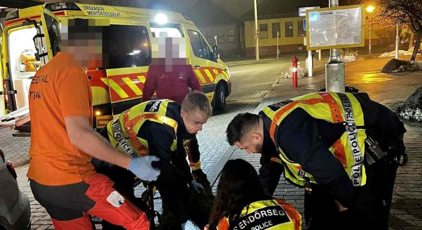 Epilepsziás rohamot kapott egy férfi a parkban – a rendőrök mentették meg