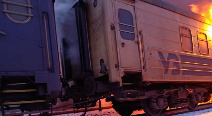 Orosz drónok csaptak le egy személyszállító vonatra Harkivban