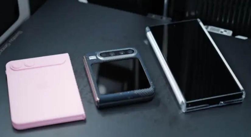 Egy makett segítségével összehasonlították a hajlítható iPhone Foldot a Samsung Galaxy Z Fold 7-tel és a Galaxy Z TriFolddal