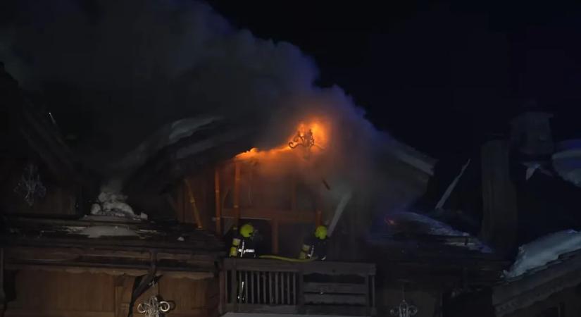 Lángokban az ötcsillagos síközpont, több mint 100 tűzoltó a helyszínen