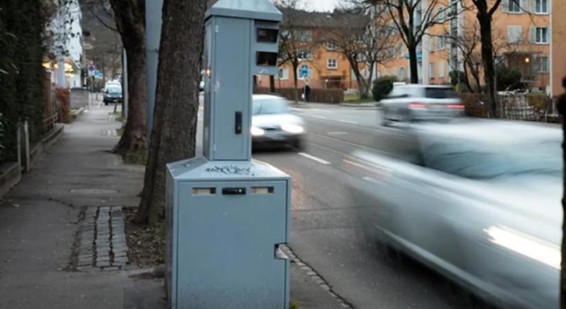 1 km/órával lépte túl a megengedett sebességet, egymilliót kell fizetnie!