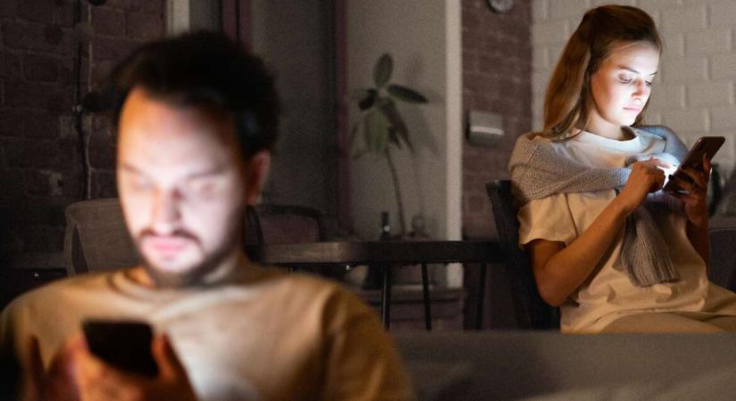 Hogyan rombolja a telefonozás a kapcsolatainkat, és miért csináljuk mégis?