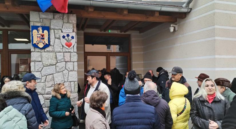 „Flashmobbal” tiltakoztak Csíkszeredában a helyi adók jelentős emelése ellen (VIDEÓ)