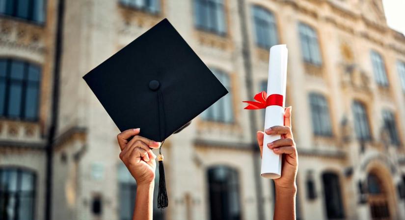 A vezetés és szervezés mesterszak volt a legnépszerűbb a keresztféléves felvételin