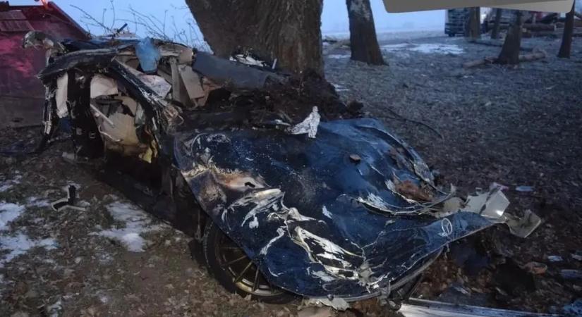 Megdöbbentő: Jákli Mónika kocsijával a barátnője fejfáját törte darabokra