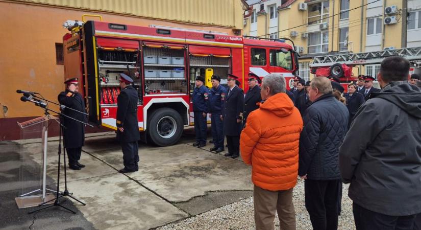 Új tűzoltóautó érkezett Hajdúszoboszlóra