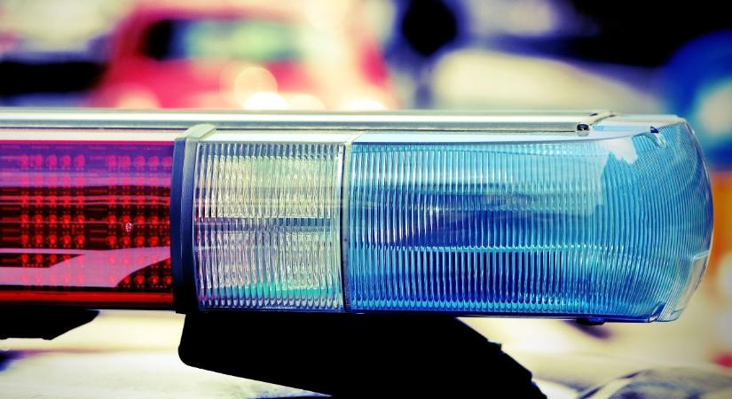 Árokba csúszott egy személyautó Nagykőrösön, forgalmi akadályra kell számítani