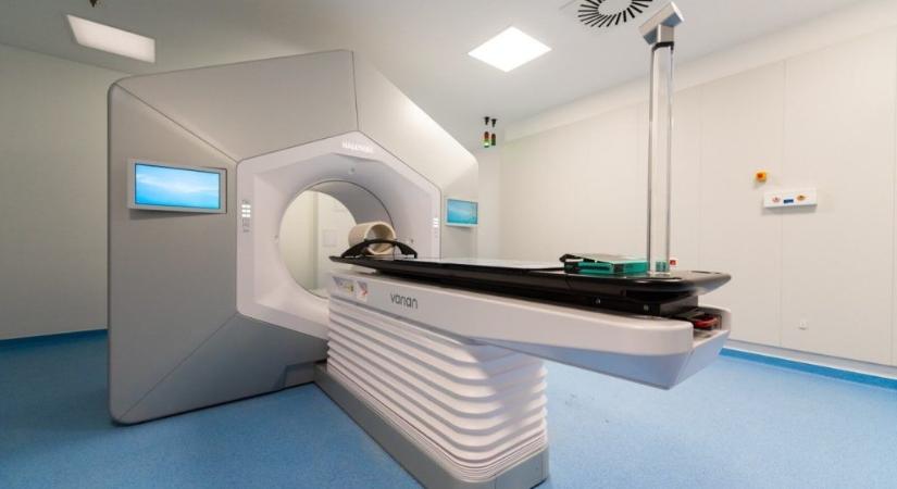 Miközben a kormány világszínvonalú onkológiai centrumot nyitott Nógrádban, a Tisza kórházbezárásról beszél