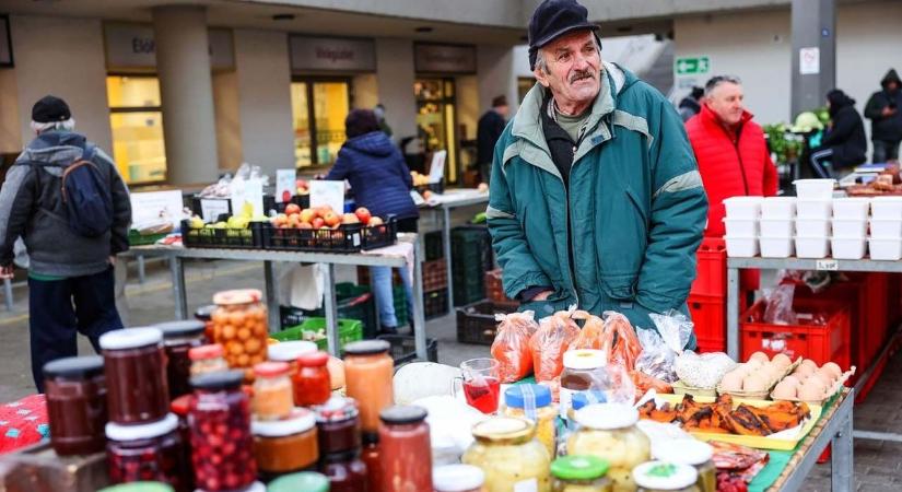 A szekszárdi piac végre éledezik téli álmából (fotókkal)