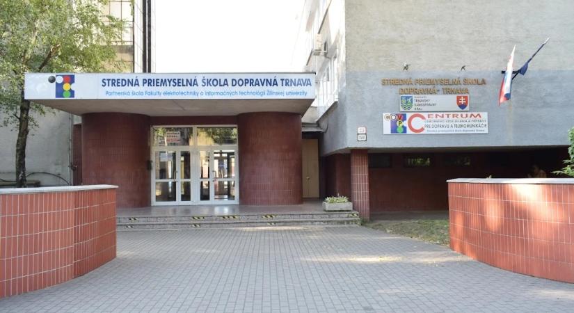 Sokk a szlovákórán: Drog hatása alatt álló diák támadt tanárára Nagyszombatban